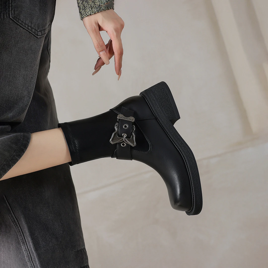 2024秋冬新款时尚精品气质百搭英伦风方头厚底黑色短靴44452