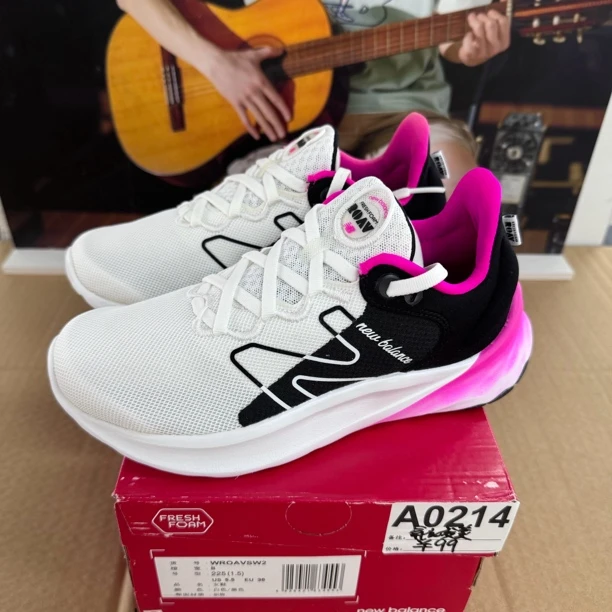 A0214 NEW BALANCE WROAVSW2 36码数运动鞋 直播微瑕疵 无售后
