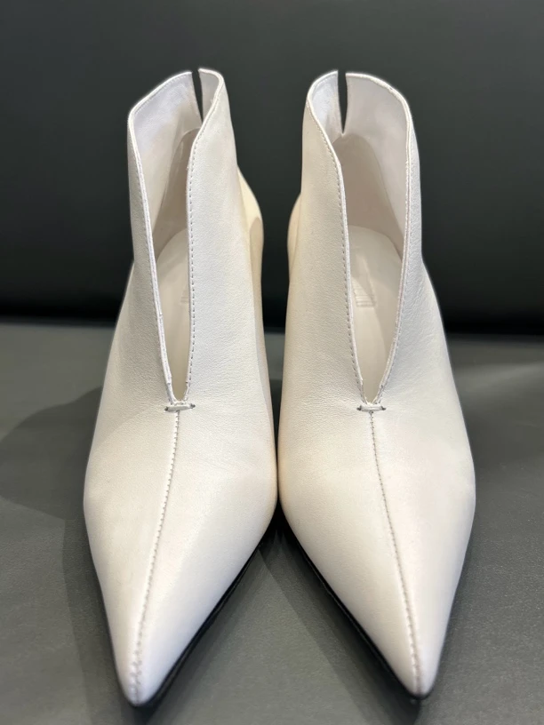 MIRROR （涛姐精选）白色开口优雅踝靴