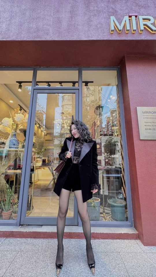 MIRROR（涛姐精选）都市气质轻奢女郎修身丝绒外套