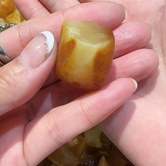 定制琥珀未镶嵌健**峰蜜蜡