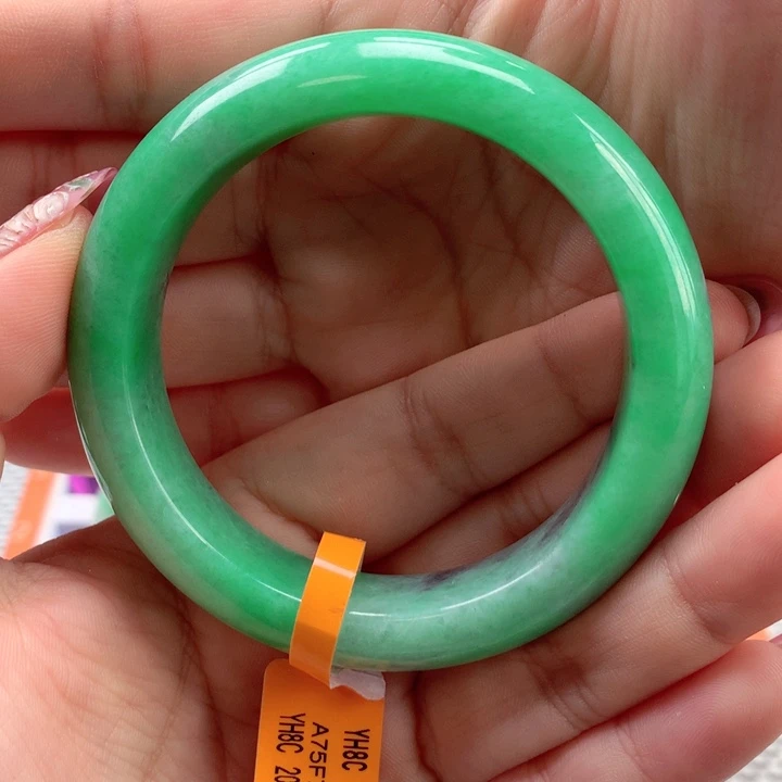 翡翠手镯未镶嵌缅甸