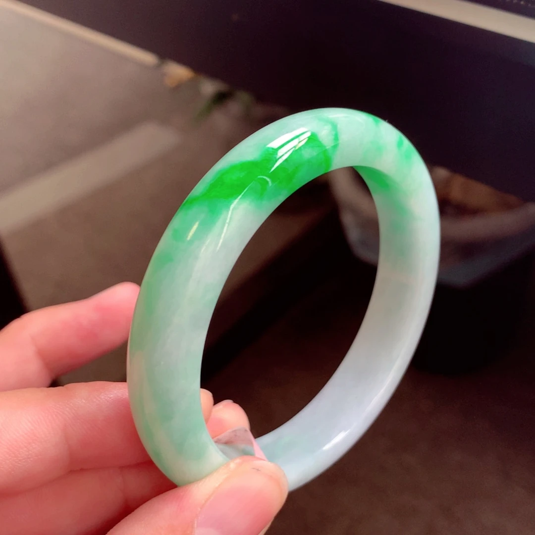 翡翠手镯未镶嵌缅甸翡翠