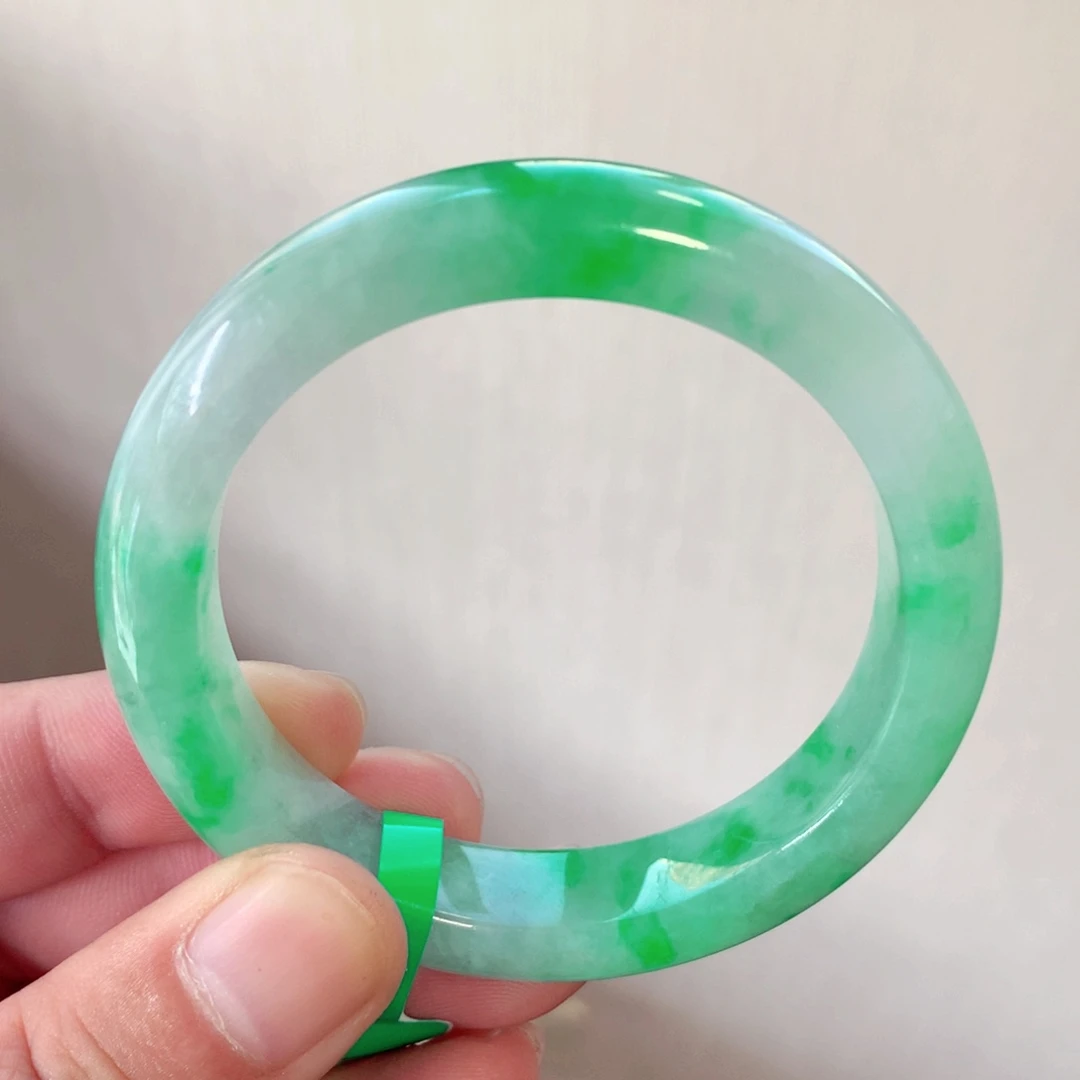 翡翠手镯未镶嵌缅甸翡翠