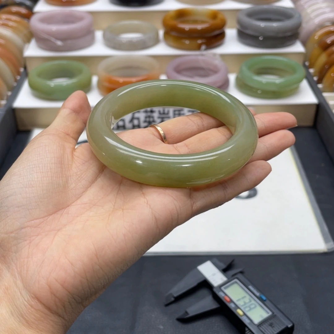 【闪购商品】石英质玉手镯未镶嵌E**A