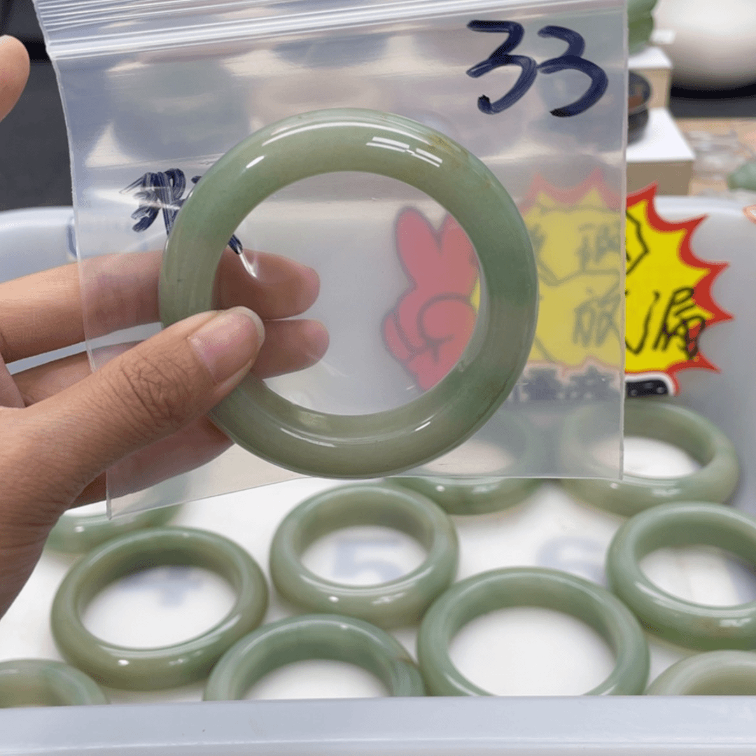 【闪购商品】石英质玉手镯未镶嵌幸**笑