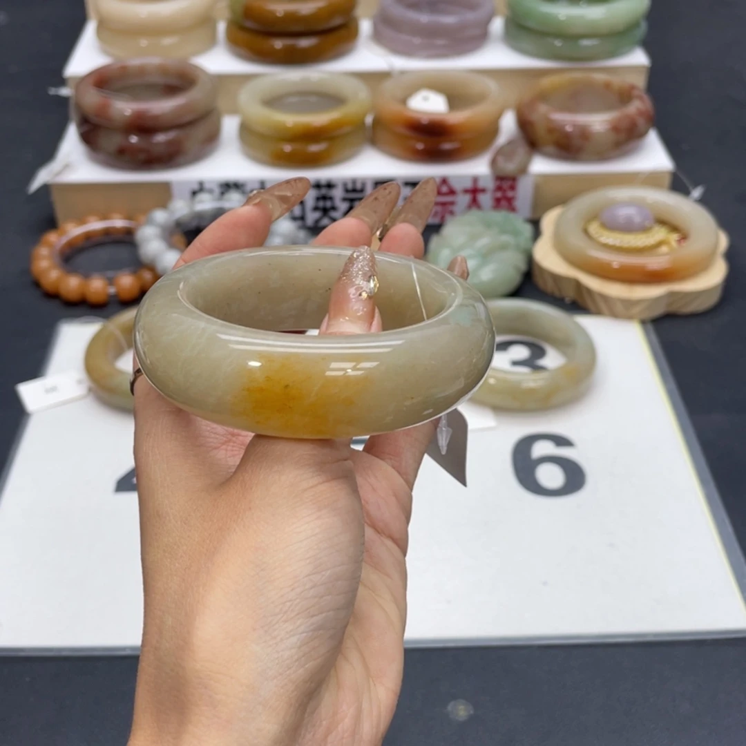 【闪购商品】石英质玉手镯未镶嵌烟**花