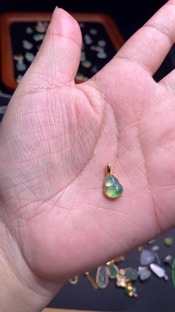 【闪购商品】翡翠吊坠(不含链)18K金镶嵌1