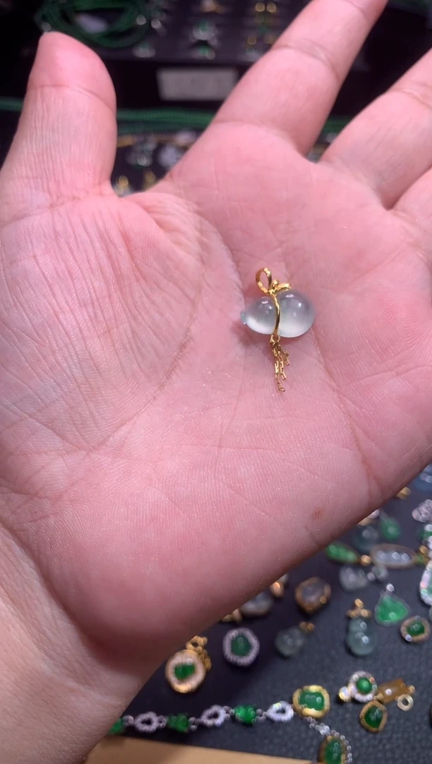 【闪购商品】翡翠吊坠(不含链)18K金镶嵌1