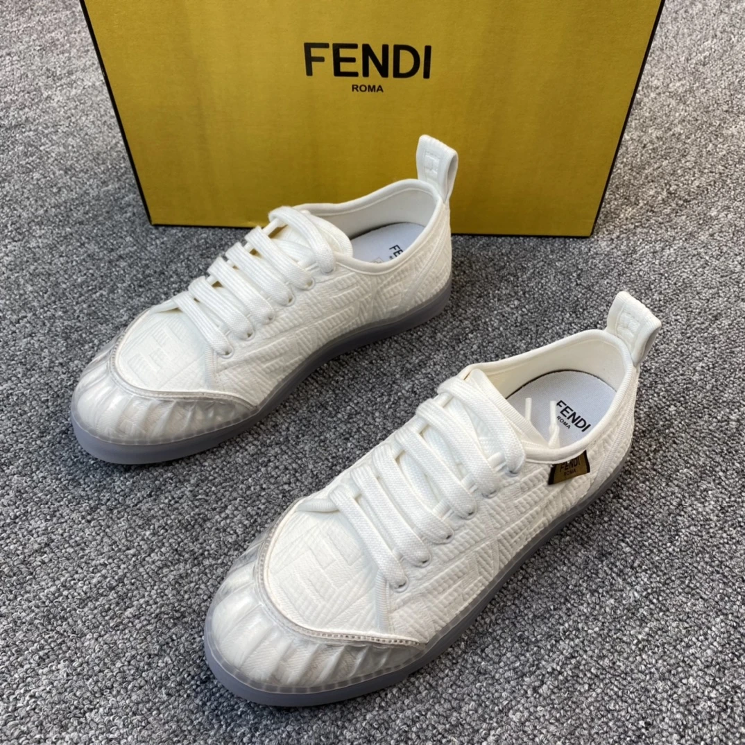 全新未使用 FENDI/芬迪 Fendi芬迪 女士时尚百搭果冻底休闲小白鞋