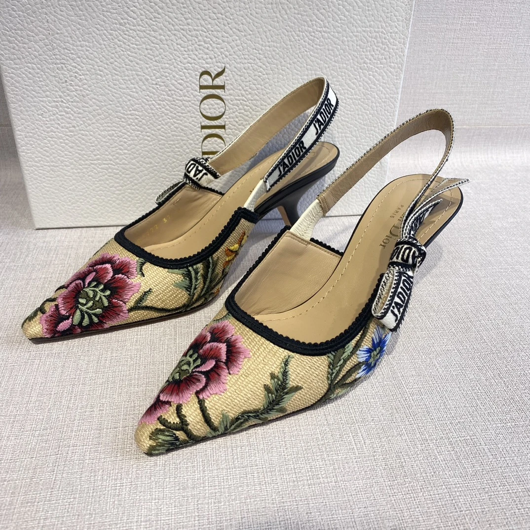 全新未使用 DIOR/迪奥 J·ADIOR刺绣花卉暗黄色尖头小猫跟128899