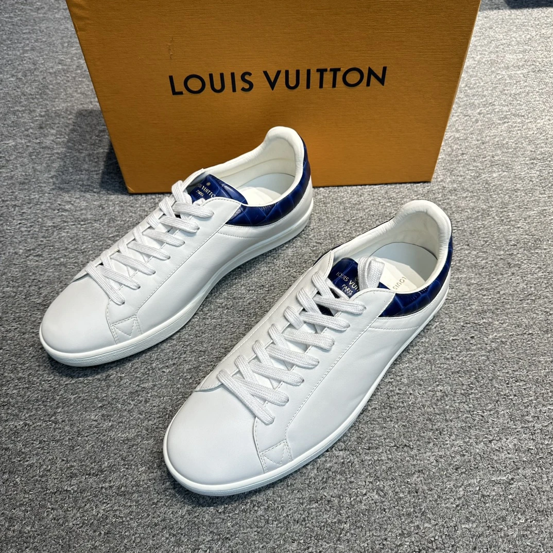 全新未使用 LouisVuitton/路易威登 男士蓝色后尾白色休闲板鞋210