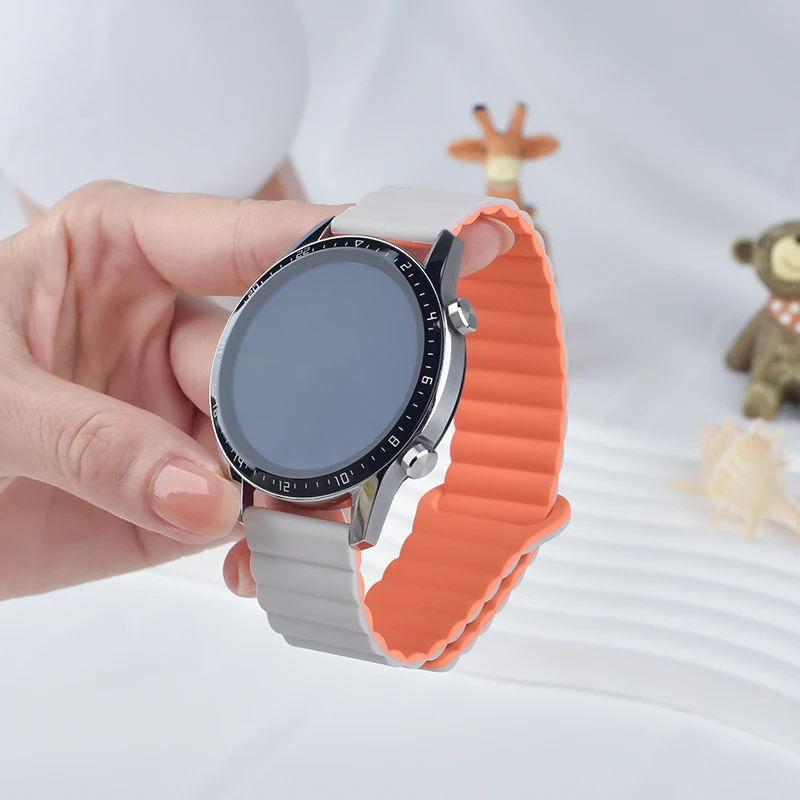 适用华为GT6/ProGT4硅胶磁吸回环2/3pro简约手表带双色运动Watch5