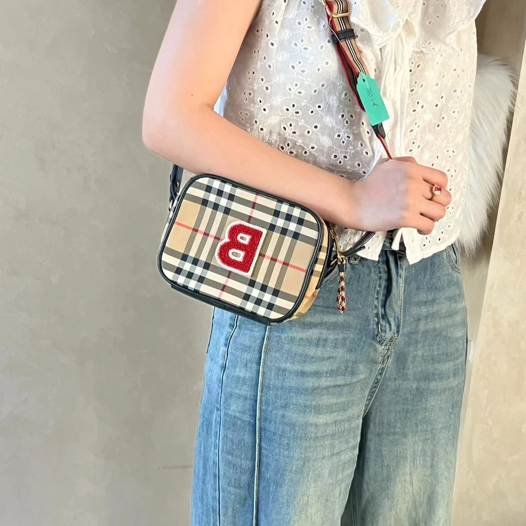 95新 BURBERRY/博柏利 单肩斜挎包