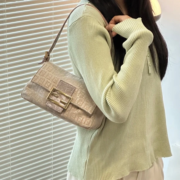 95新 FENDI/芬迪 小胖丁腋下包