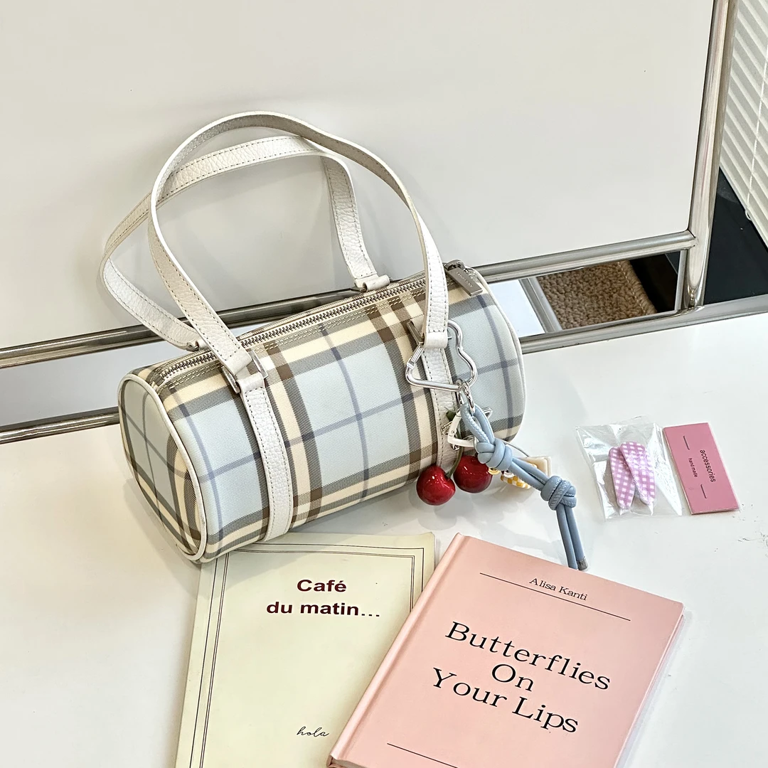 95新 BURBERRY/博柏利 baby蓝 格纹20底长小圆筒手提包