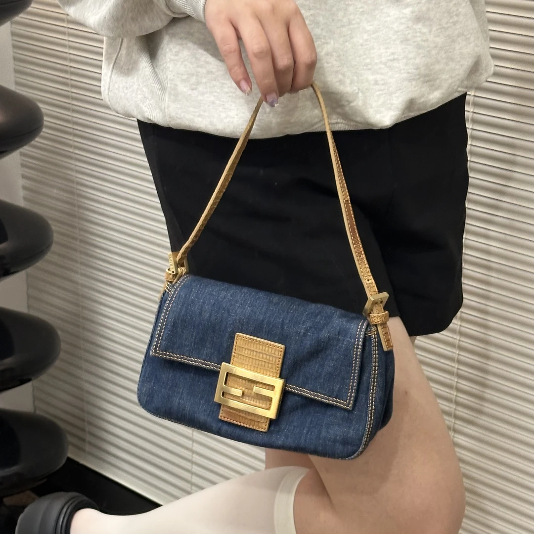 95新 FENDI/芬迪 牛仔特殊皮小胖丁