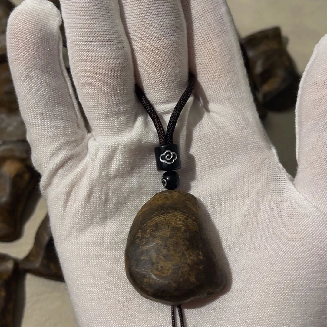 沉香乌身圆叶99沉包头4克➕