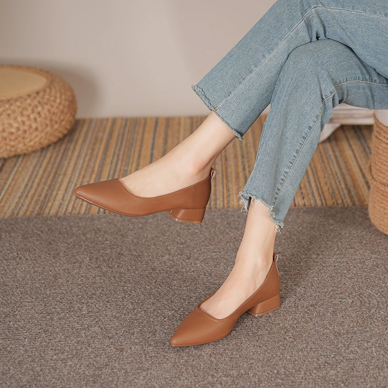 真皮尖头浅口单鞋女2025新款软皮舒适低跟一脚蹬时尚气质休闲鞋
