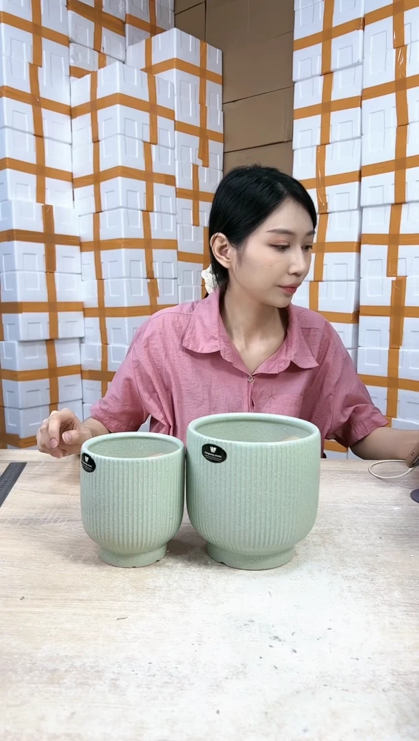 【闪购商品】陶瓷20CM以下杯型条纹浅绿中号15+小号12