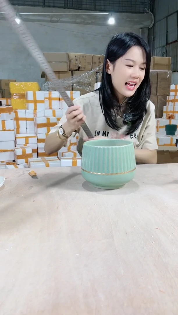 【闪购商品】陶瓷15cm以下杯型条纹绿花釉金腰线小号15X14