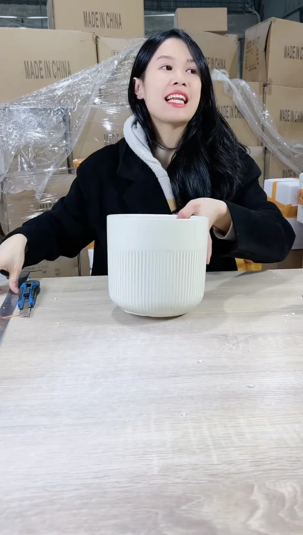 【闪购商品】陶瓷15cm-20cm半条纹米黄中号18X16