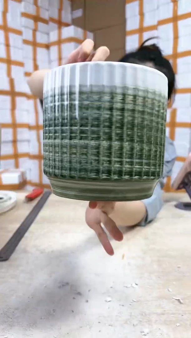 【闪购商品】陶瓷20CM以下条纹白口刷色小号15x14