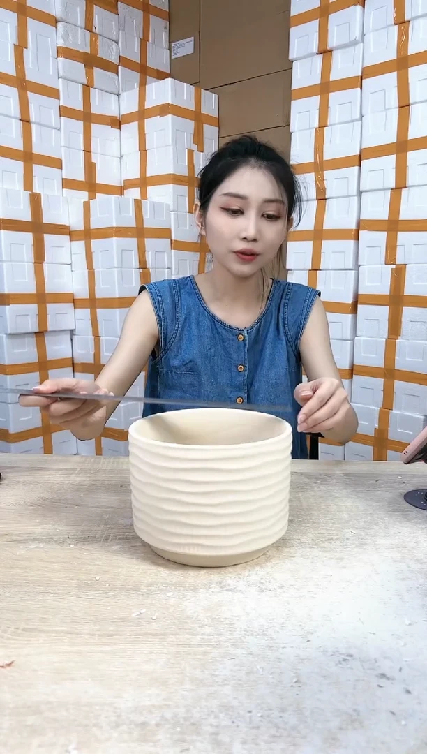 【闪购商品】陶瓷20CM以下杯型格子米黄19x14