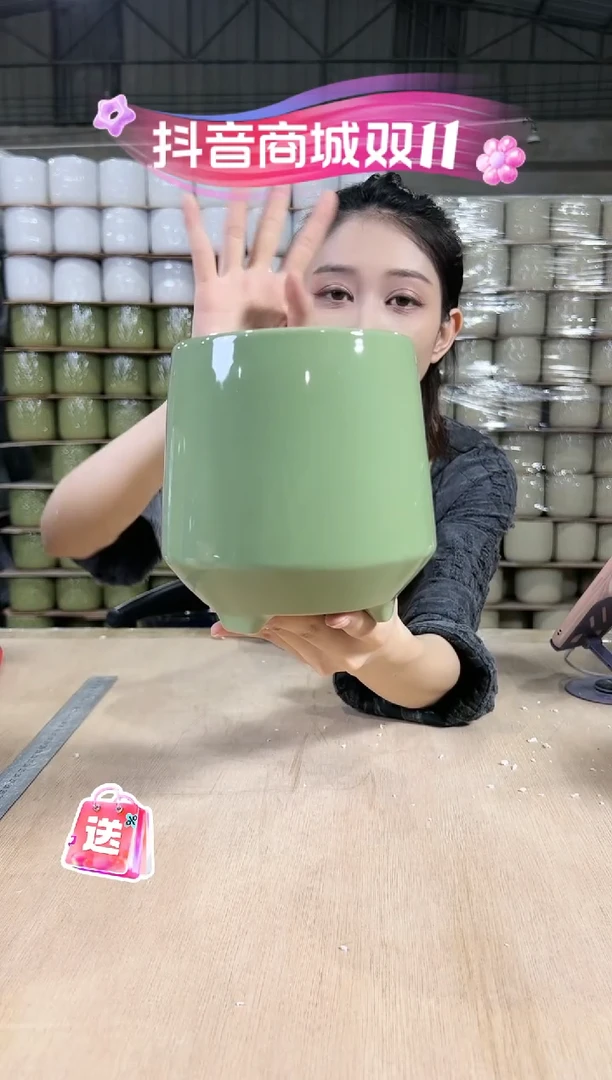 【闪购商品】陶瓷高脚绿花釉13x15