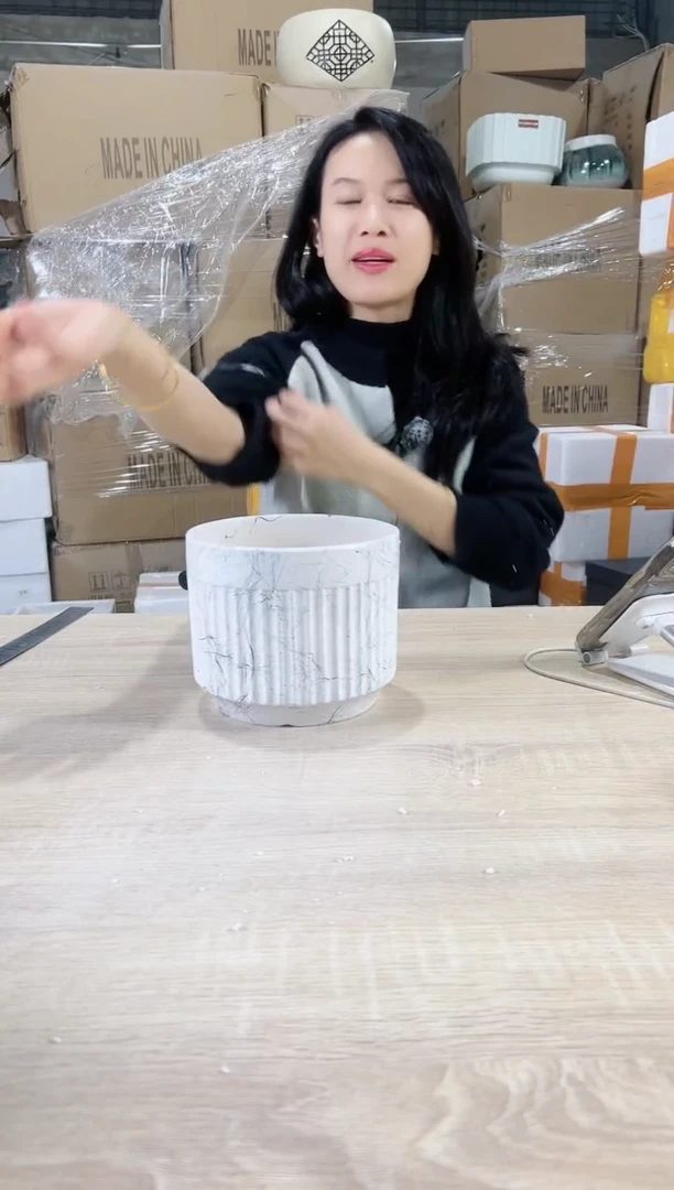 【闪购商品】陶瓷15cm以下半条纹白飞丝中号17X14