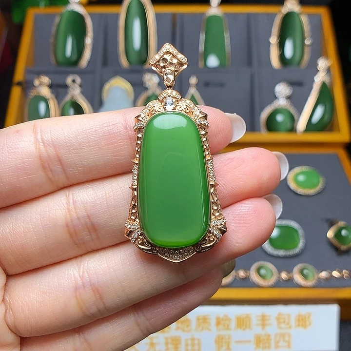 和田玉首饰18K金镶嵌