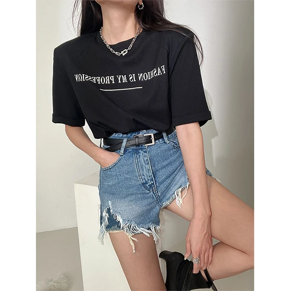 夏季高腰小众牛仔短裤破洞工艺设计感洗水休闲显瘦复古百搭ins