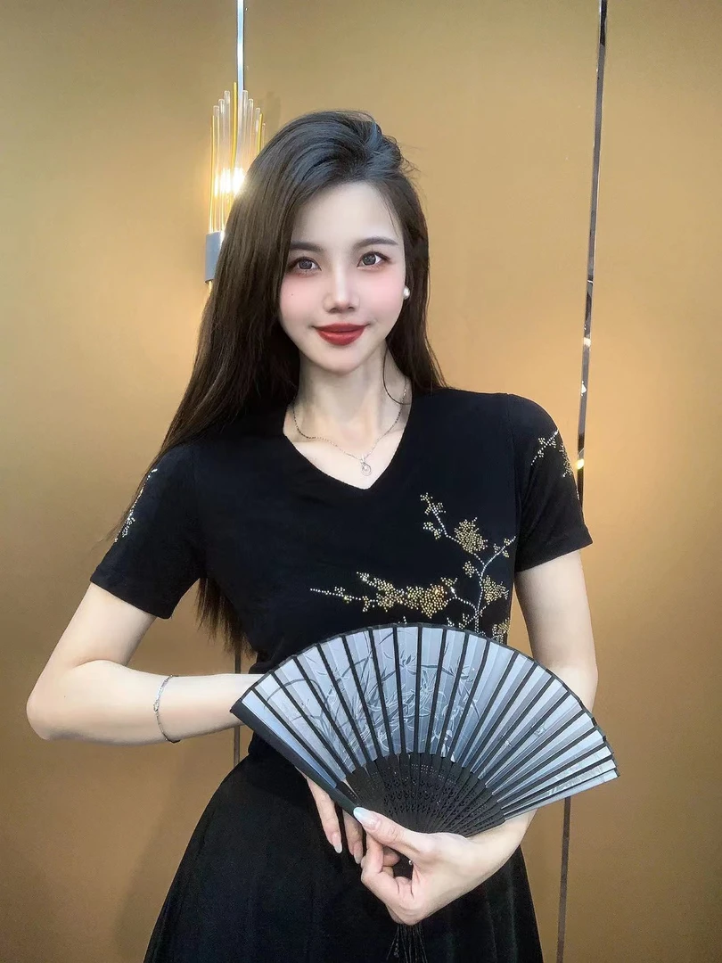 春夏装新款镶钻圆领短T恤打底衫女内搭竹叶流行时尚轻奢黑色8