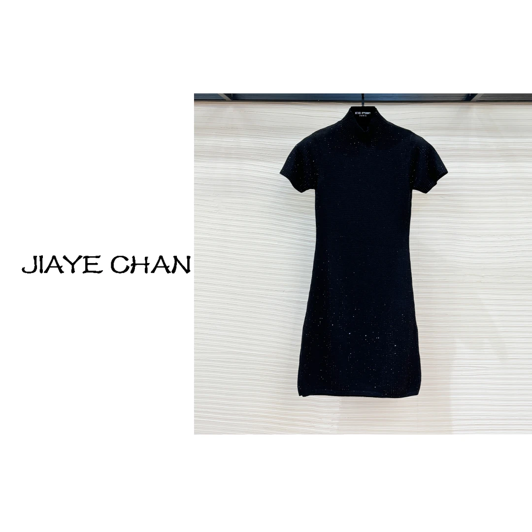 JIAYE CHAN  小立领收腰重工烫钻针织连衣裙