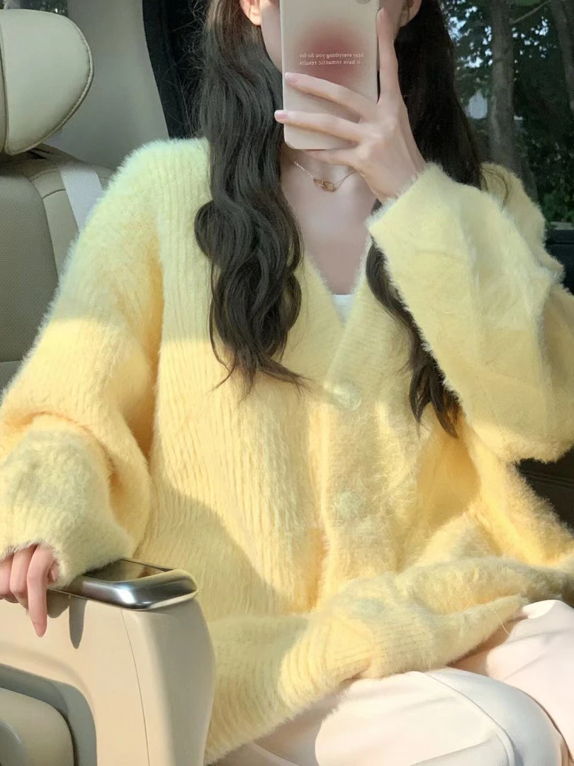 慵懒风仿貂甜美奶黄色v领毛衣开衫女秋冬季新宽松减龄显瘦针织衫