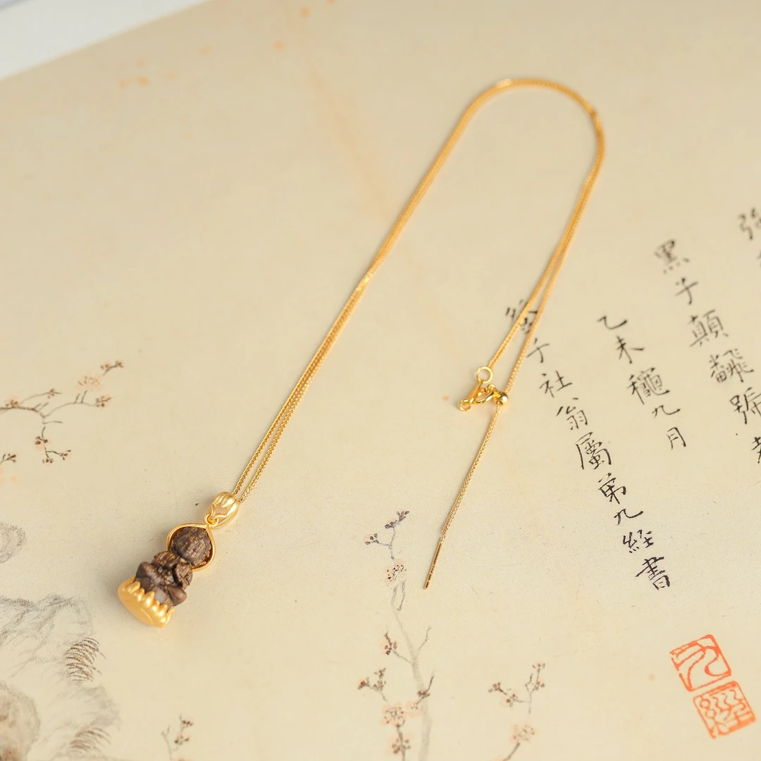 沉香吊坠-沉水雷击留疤玉化老白棋精雕宝宝佛吊坠（赠银链）