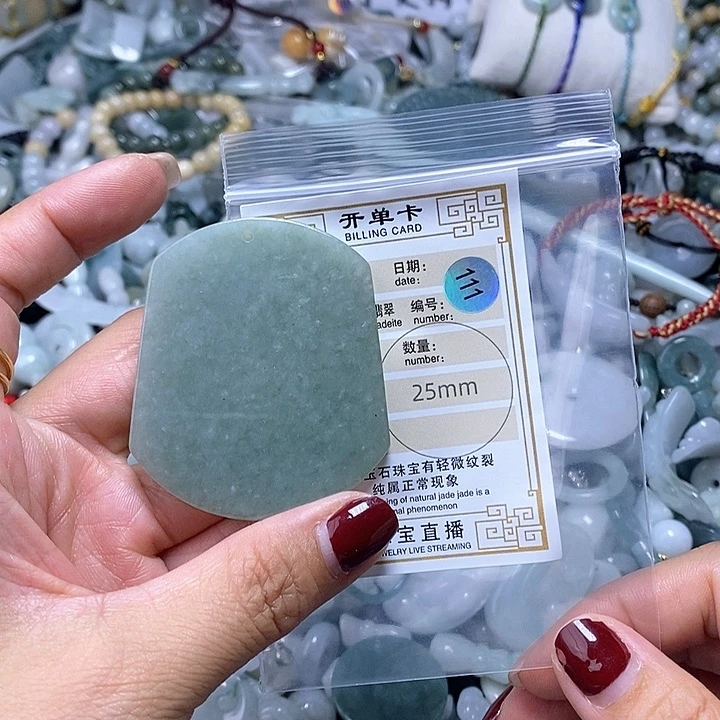 翡翠颈饰未镶嵌吊坠