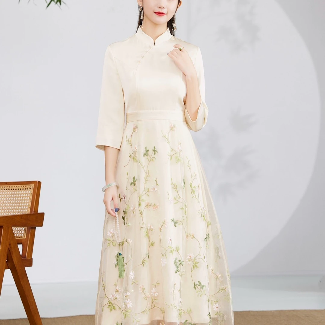 2253 修身显瘦刺绣连衣裙