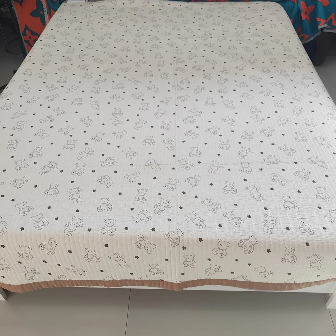 小熊A类四季通用水洗棉床盖柔软亲肤防滑床夹棉绗缝棉质双层纱