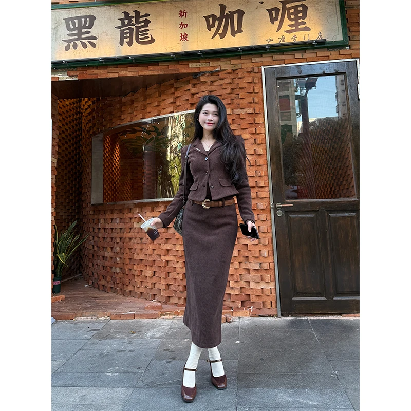 六指导 德巧女郎 复古保暖垫肩枪驳领西装外套高腰A版显瘦半裙秋