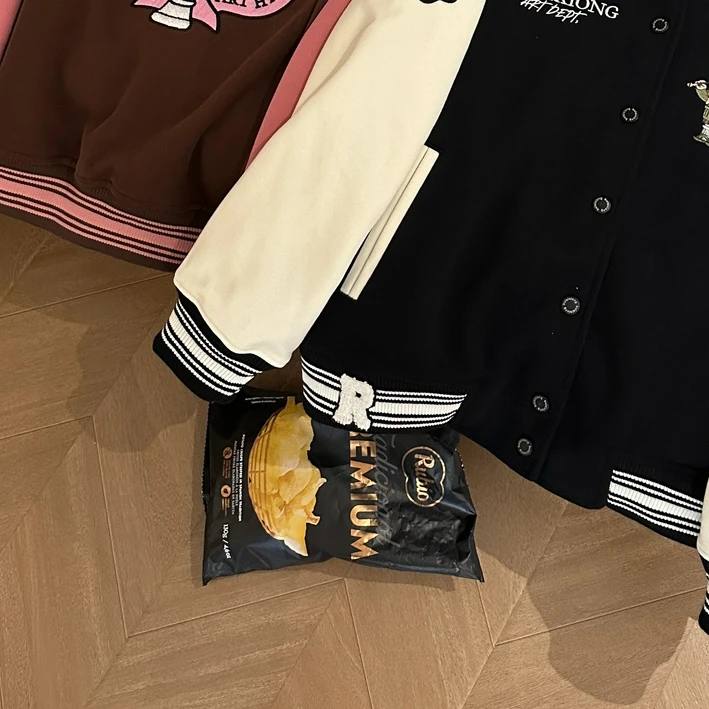 小雅姐姐  美式复古刺绣插肩撞色棒球服外套HX24
