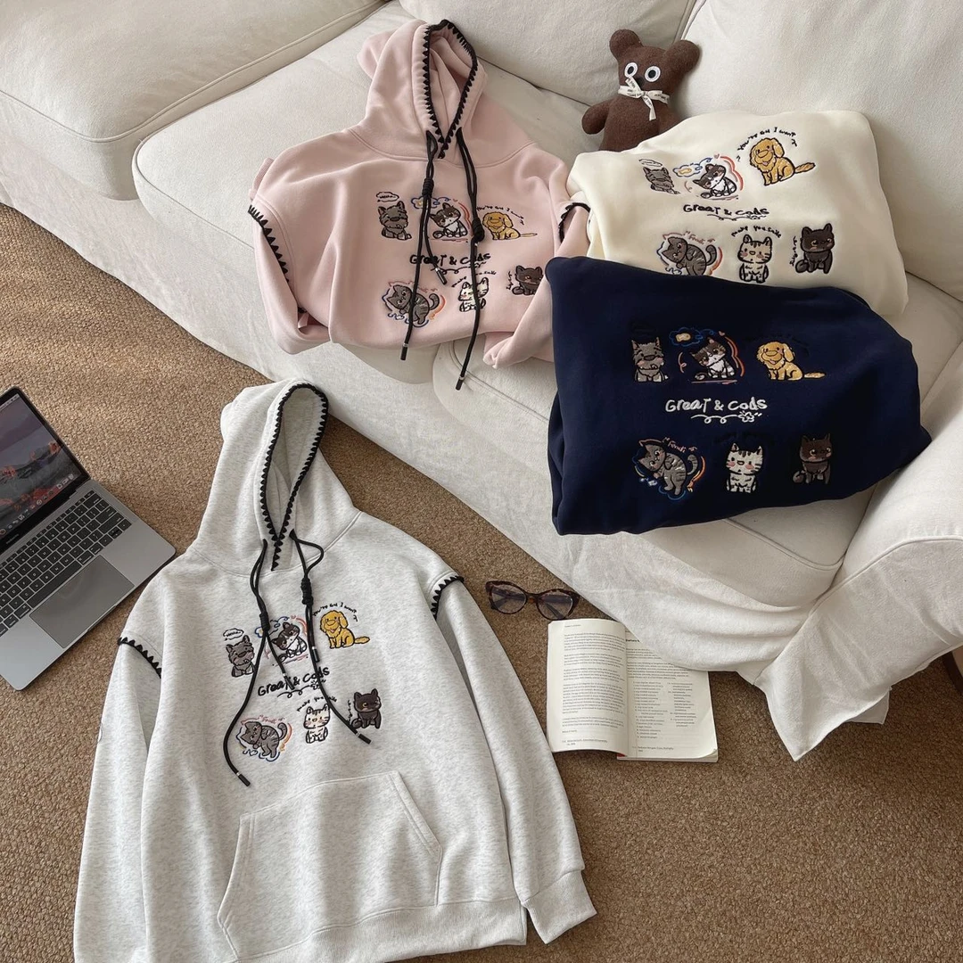 小雅姐姐 卡通刺绣六宫格猫咪狗狗贝壳袖加绒连帽卫衣IC43