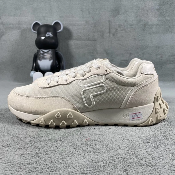 二手41码 FILA Pacer 休闲鞋 白 黄渍帮磨损溢胶 无盒 公价429