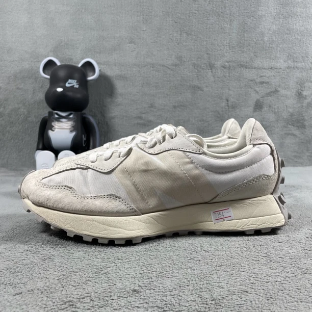 二手42码 New Balance 327跑鞋 灰 鞋面帮污渍 无盒 公价459