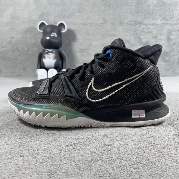 二手43码 Nike Kyrie 7 篮球鞋 BK 黑色 剐蹭磨损 无盒公价1949