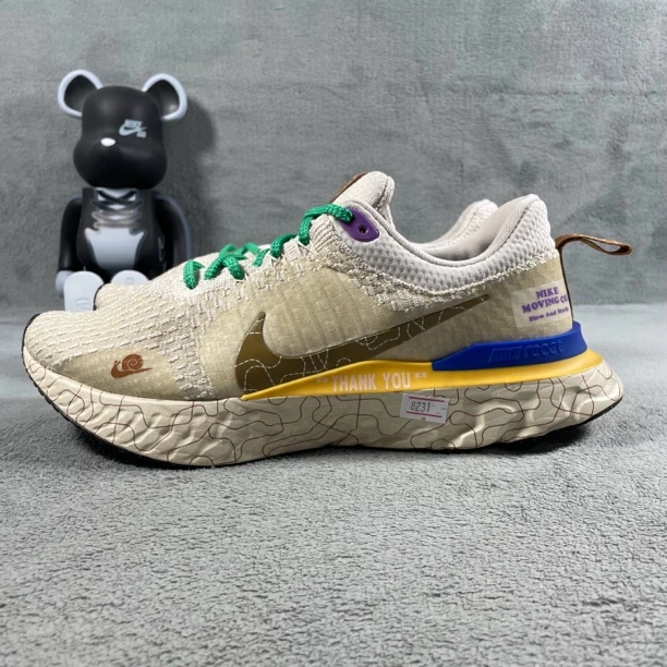 二手43码 Nike React Infinity跑鞋 白褐 底磨损裂纹 无盒公价999