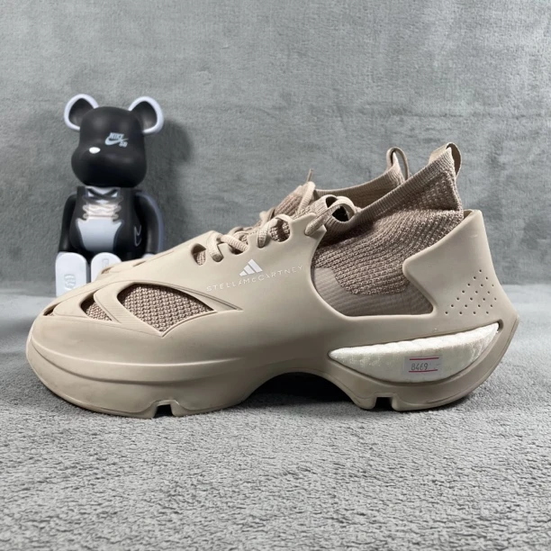 二手42.5码 Adidas Sportswear 跑鞋 灰棕 面剐蹭 无盒 公价1699