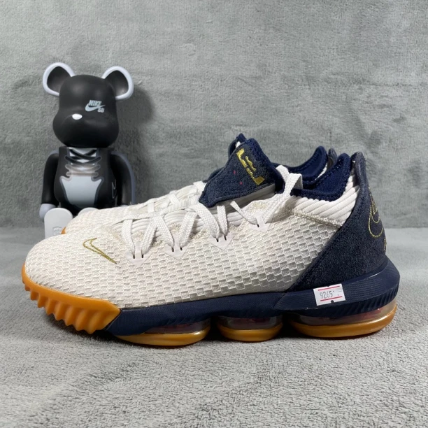 二手43码 Nike LeBron 16 篮球鞋 白 无盒 公价1289