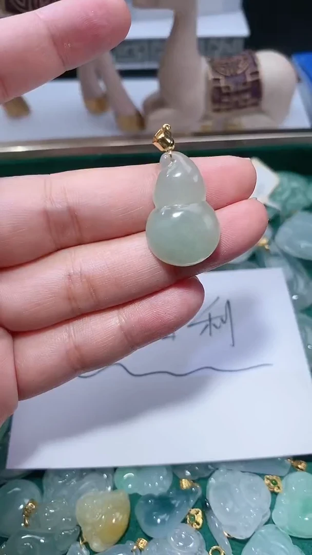 【闪购商品】翡翠颈饰未镶嵌天然A货翡翠一件