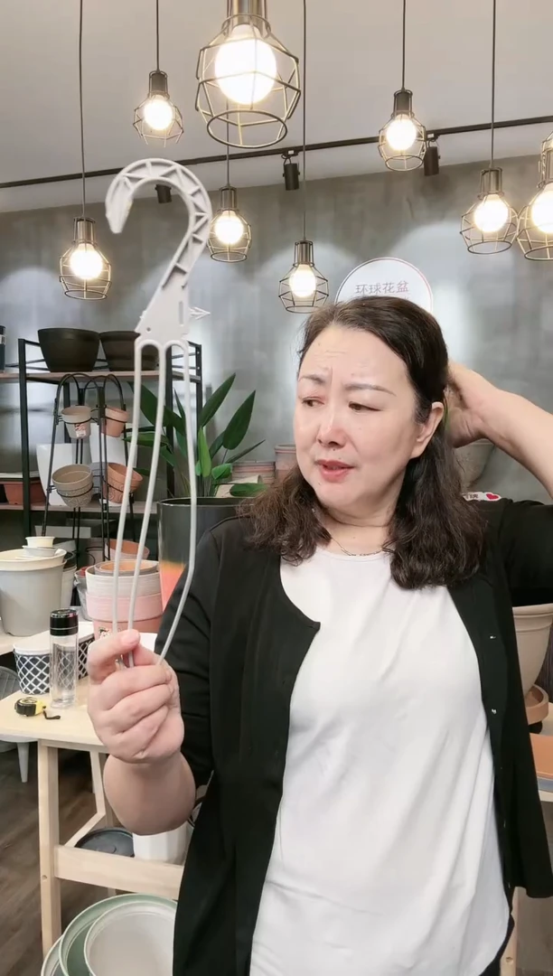 【闪购商品】塑料20CM（含）-50CM（不含）三爪吊钩3个米色